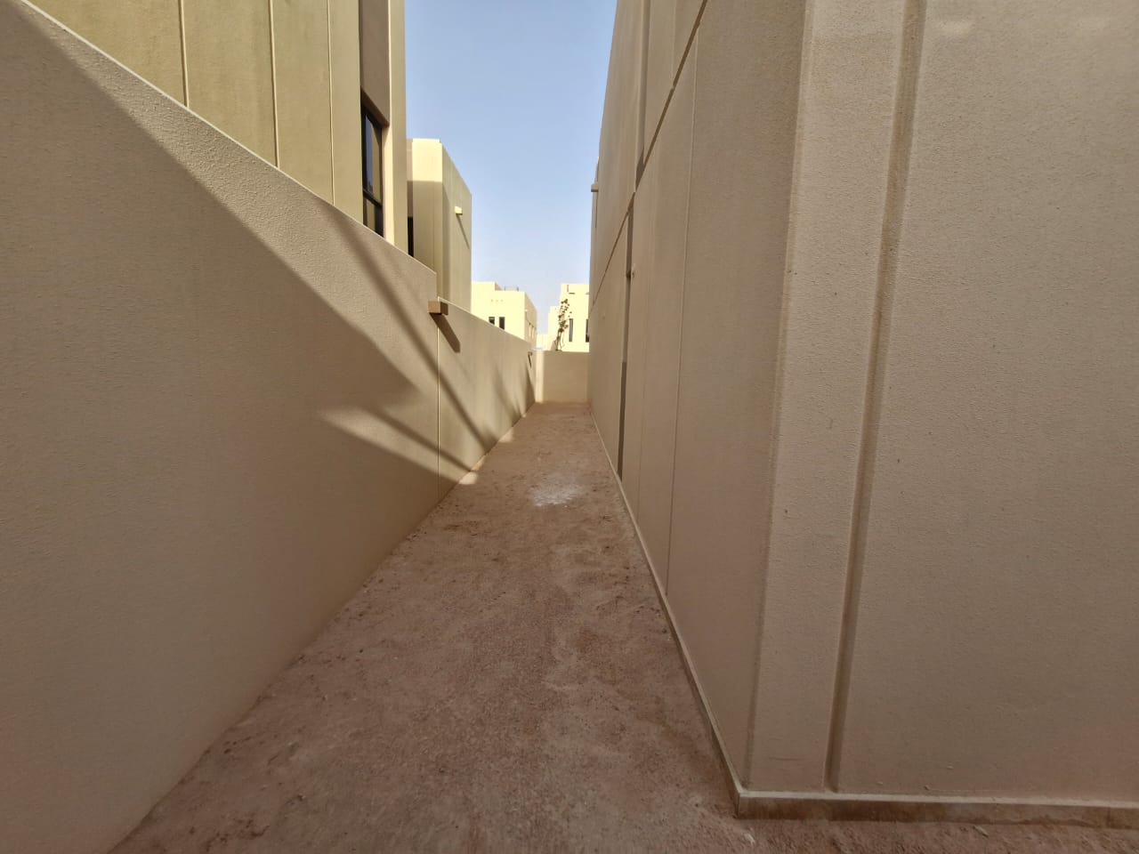 🏰 **Modern Luxury Villa | Sidra District – Roshn